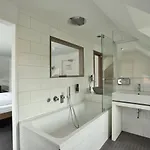 Otel Achtender Metzingen (Tubingen)